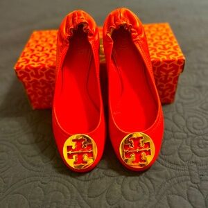 Lobster red/gold Tory Burch Reva flats size 8.5